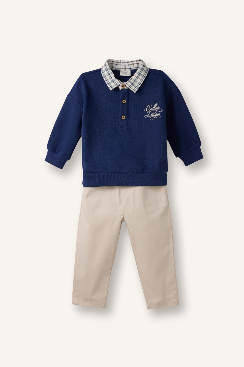 ديفاكتو طقم اولادي سويت شيرت وبنطلون بطبعة شعار قصة عادية - قطعتين - Image 1